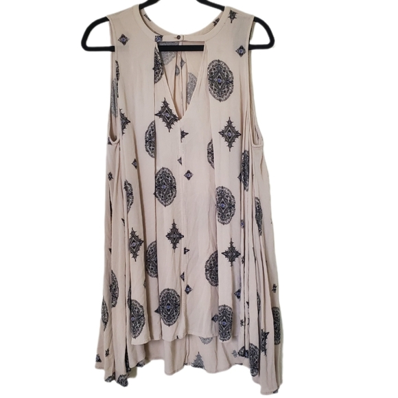 Free People Sleeveless Tree Swing Sleeveless Tunic Top With Cutout Detail - Picture 3 of 14
